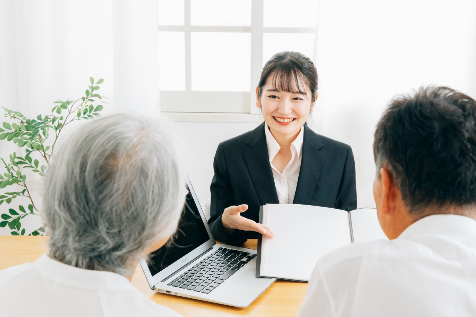 業者の遺品整理は立ち会い不要？プロがよくある疑問に回答